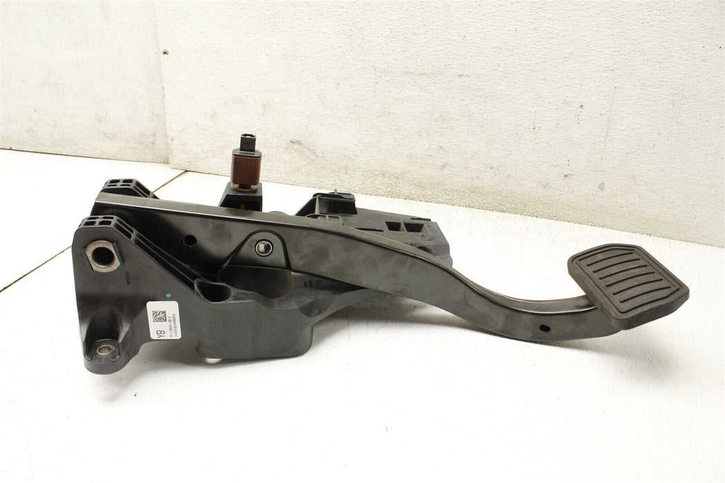 2021 Tesla Model Y Brake Pedal Pad Assembly Factory OEM 20-24