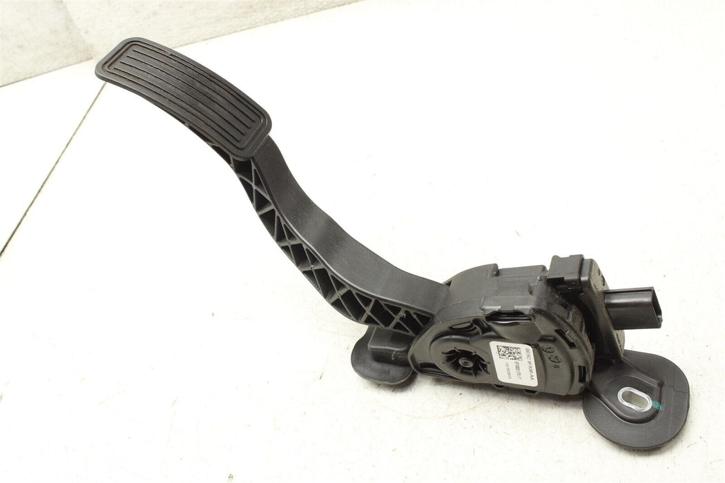 2013 Tesla Model S Throttle Pedal Accelerator Assembly BE5C 9F836-AA OEM 12-16