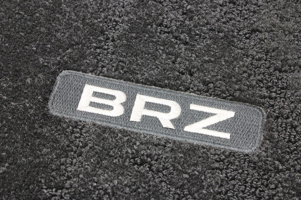 47773000