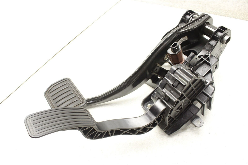 2021 Tesla Model 3 Brake Pedal Gas Pedal Assembly Factory OEM 17-21