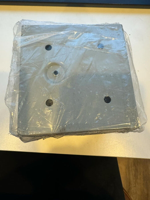Cooper B-Line 444 SC NK Screw Cover Junction Box 4x4x4 New