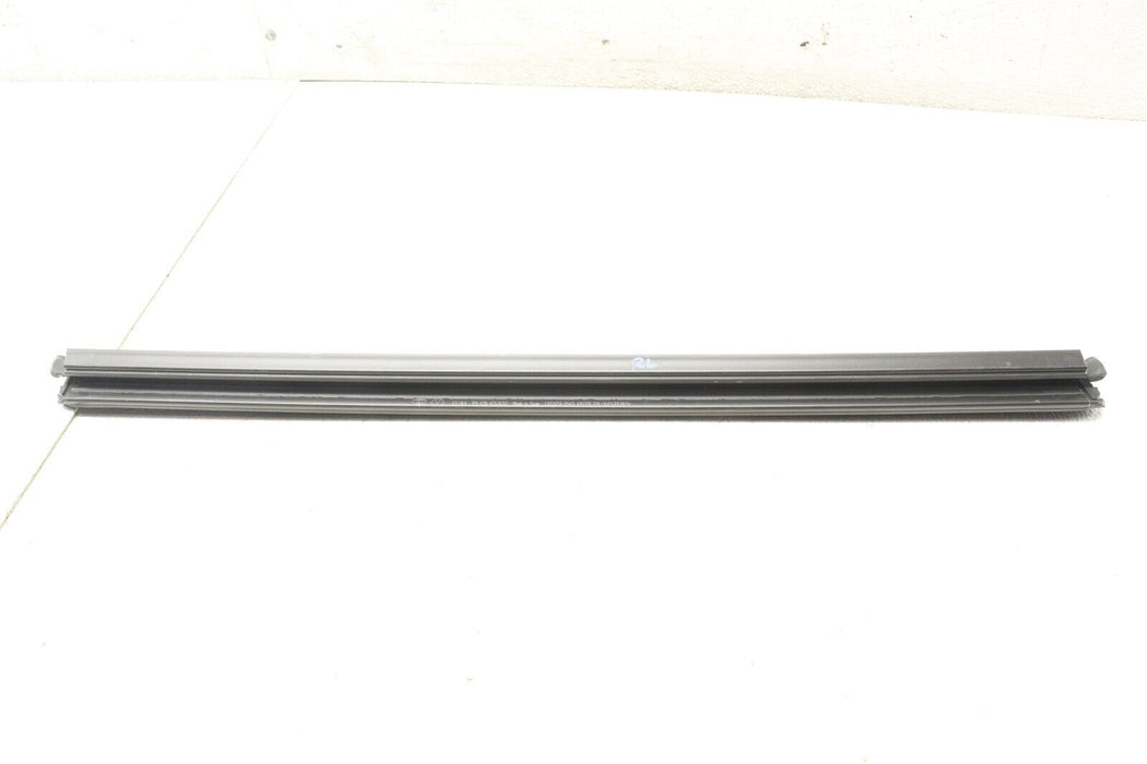 2014 Porsche Cayenne Rear Left Door Weather Strip Seal 11-18