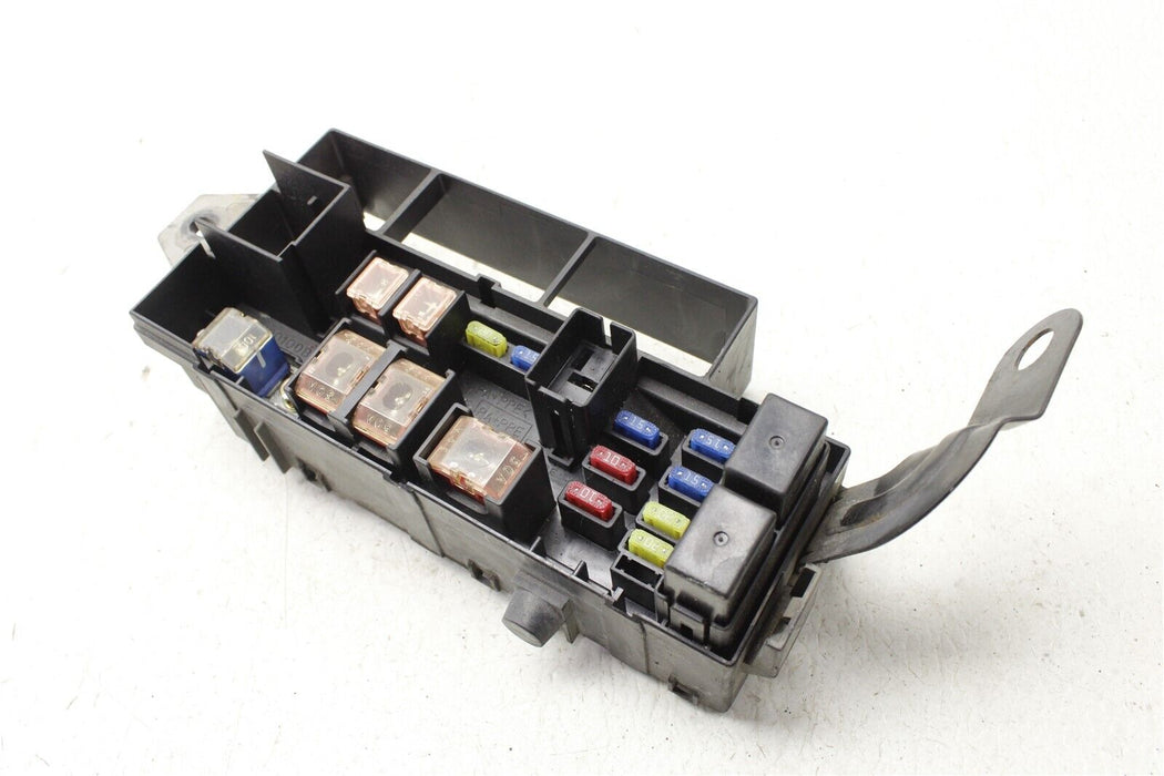 2005 Subaru Impreza WRX STI Fuse Box Engine Bay Relay 82231FE050 OEM 05