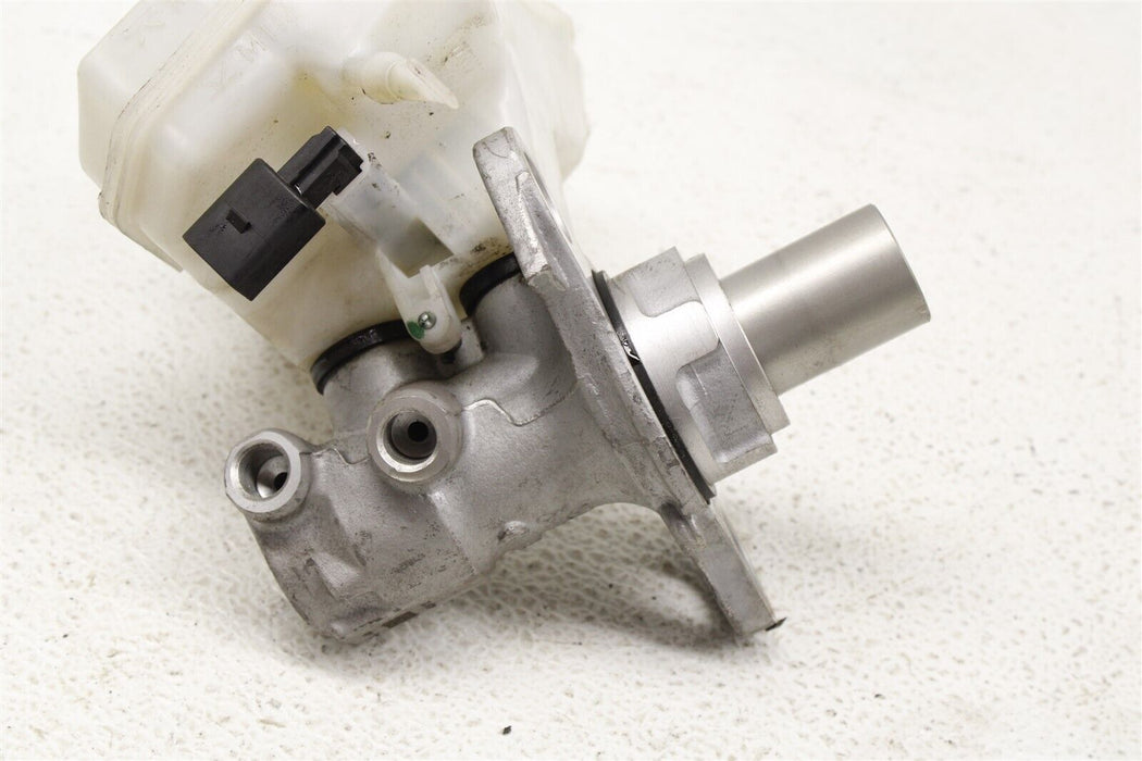 2015-2018 Porsche Macan Brake Master Cylinder 15-18