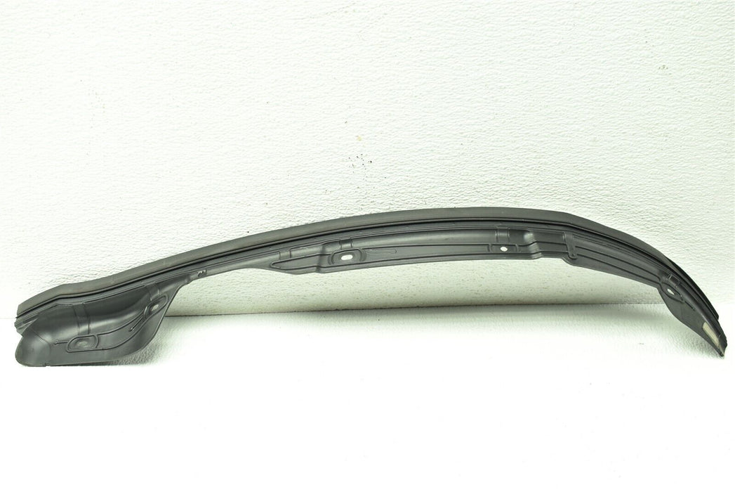 2016 Maserati Quattroporte S Q4 Left Front Door Gasket 670003351 14-18