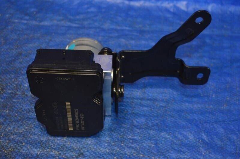 2016 Hyundai Veloster Turbo ABS Pump Anti-Locking Brake Module