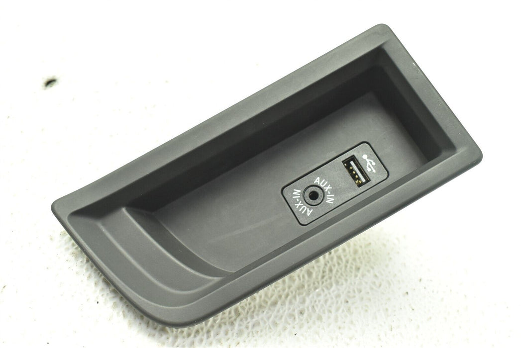 2012-2018 BMW M3 Center Console USB Aux Port 9207357
