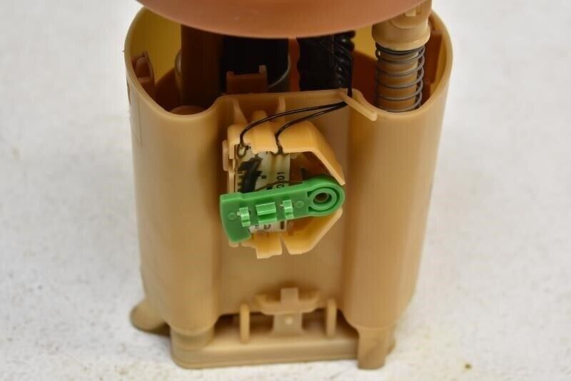 2000-2004 Volvo S40 Fuel Pump Sending Unit Assembly OEM 00-04