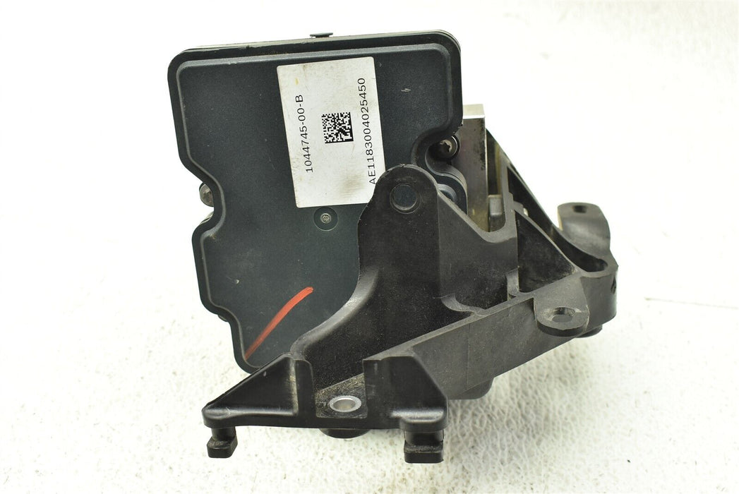 2017-2021 Tesla Model 3 ABS Brake Pump Module 1044745-00-B 17-21