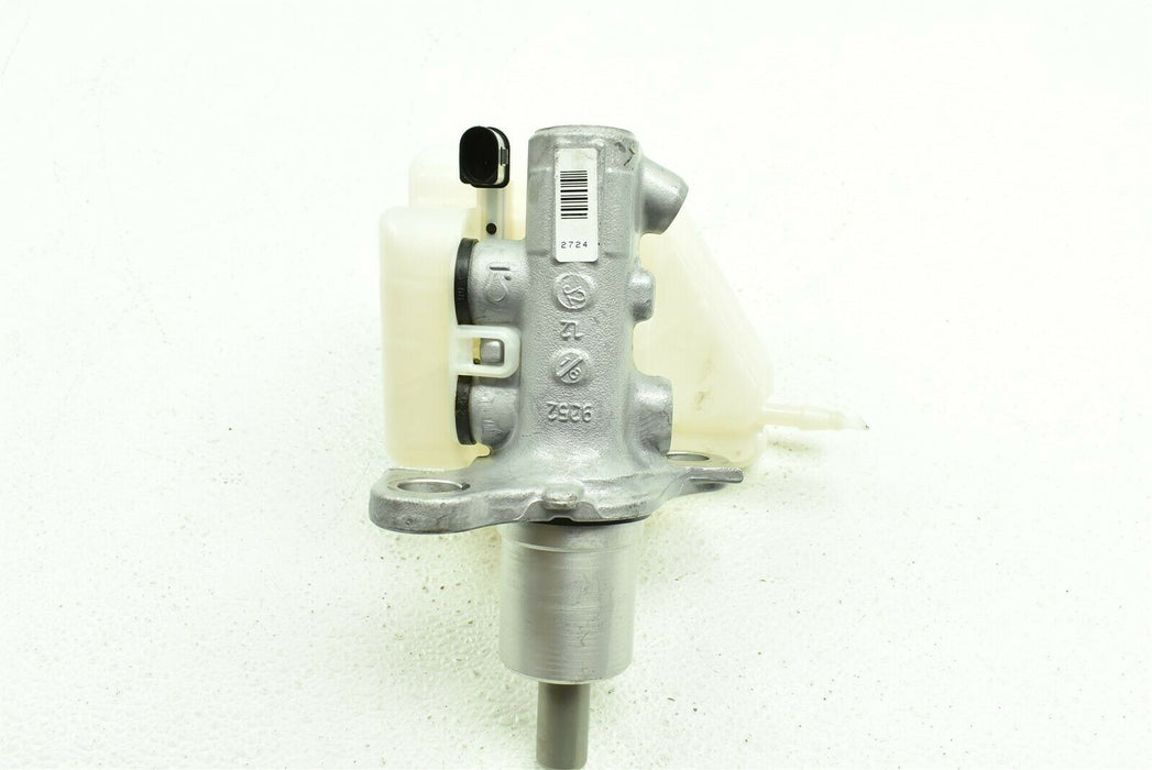 2013-2016 Porsche Boxster Brake Master Cylinder Reservoir 13-16