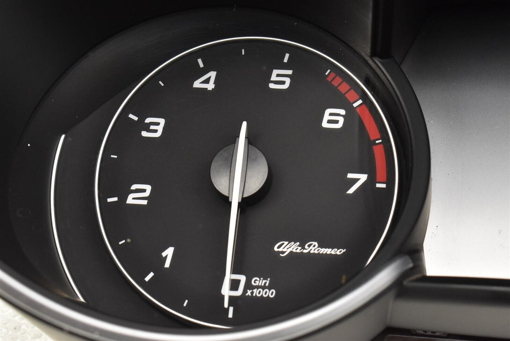 2017-2019 Alfa Romeo Giulia Speedometer Odometer Gauge Cluster 50559264 17-19