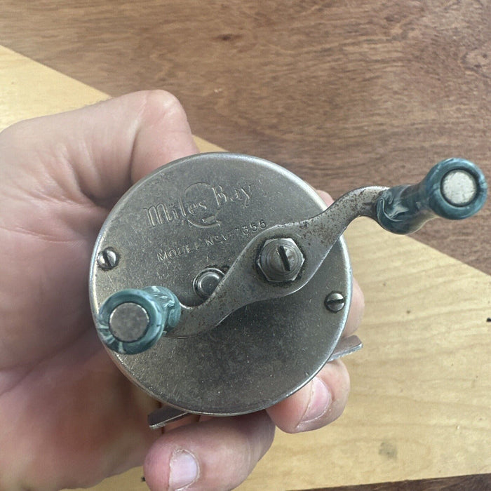MILES BAY MODEL NO V-7355 Vintage bait casting collectible fishing ree —  541 Motorsports