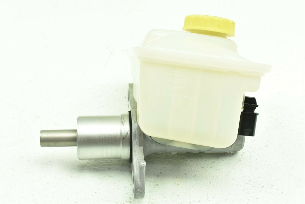 2013-2016 Porsche Boxster Brake Master Cylinder Reservoir 13-16